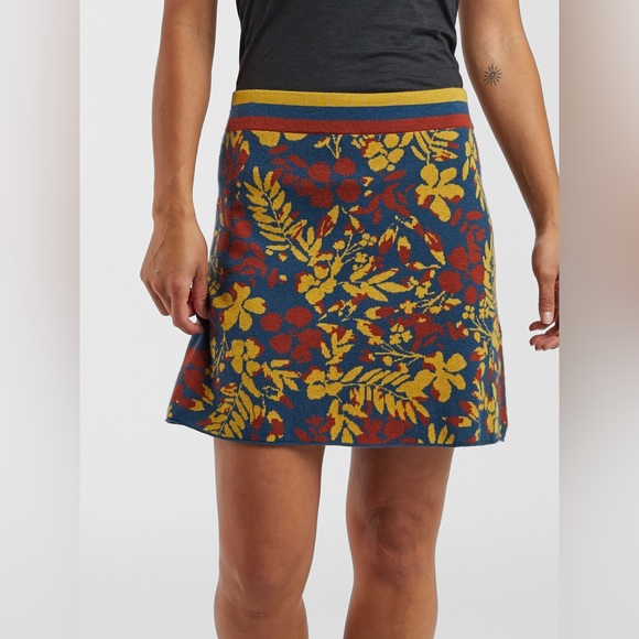 Title nine Dresses & Skirts - Super Power Skirt Blumen - Title Nine